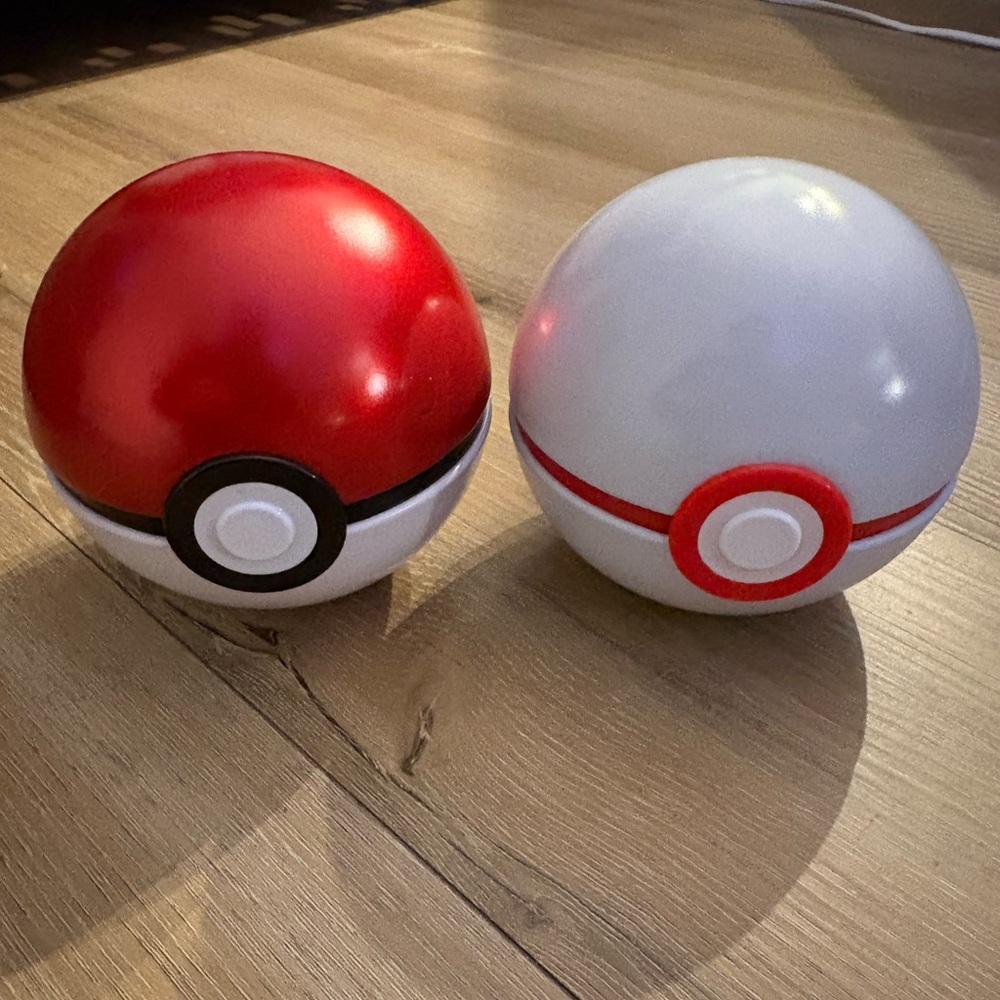 Pokemon Red and White Pokeball Set